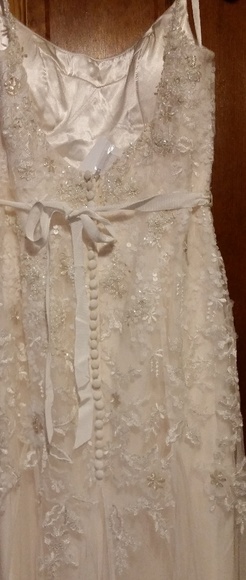 Wedding dress - Picture 3 of 5